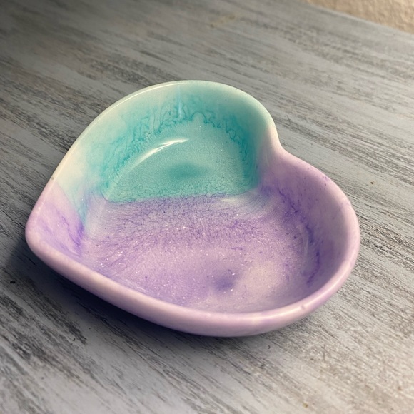 Tiedye Heart Dish - Teal Purple and White Jewelry or Trinket Tray - Handmade - Picture 8 of 11